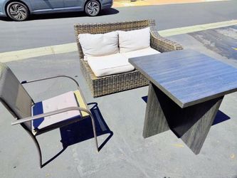 Patio set loveseats table and chair + FREE DELIVERY 🚚