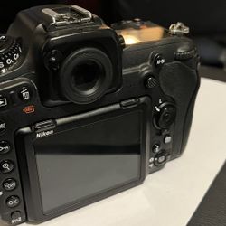 Nikon D500 Camera ( Body Only)