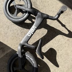 Self-balancing scooter