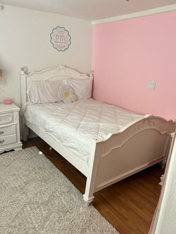 Full Bed With Box & Mattress
