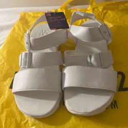 New Skechers D'Lites 2.0 sandals Women’s Size 10 New with tag