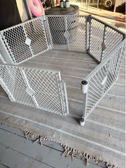 Vendo este corral de plastico usado