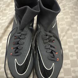 Nike Like New Women Cleats Size 8
