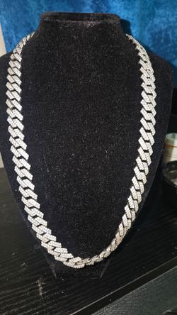 24 INCH ICED-OUT MIAMI CUBAN VVS MOISSANITE DIAMONDS
