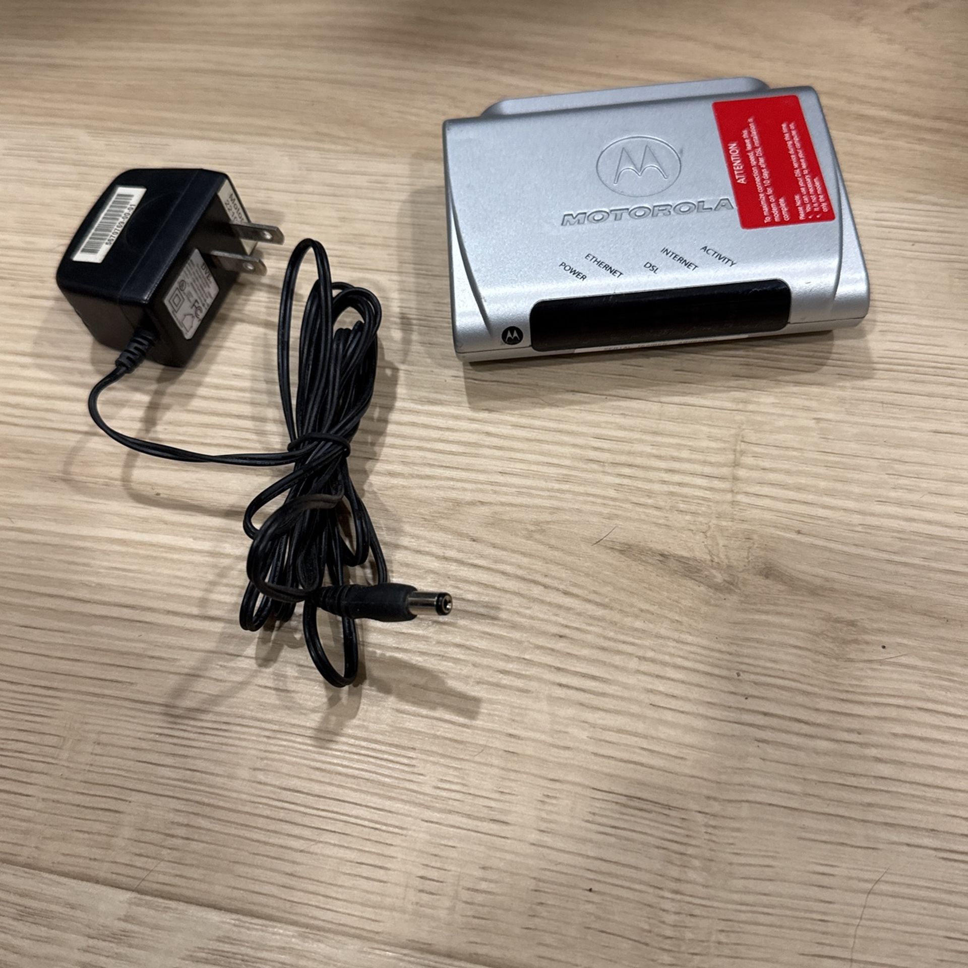 Motorola 2210-02-1002 DSL Modem