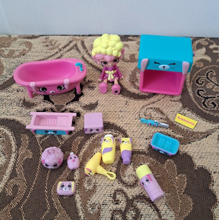 Shopkins Happy Places Welcome Pack - Bathing Bunny Doll Playset