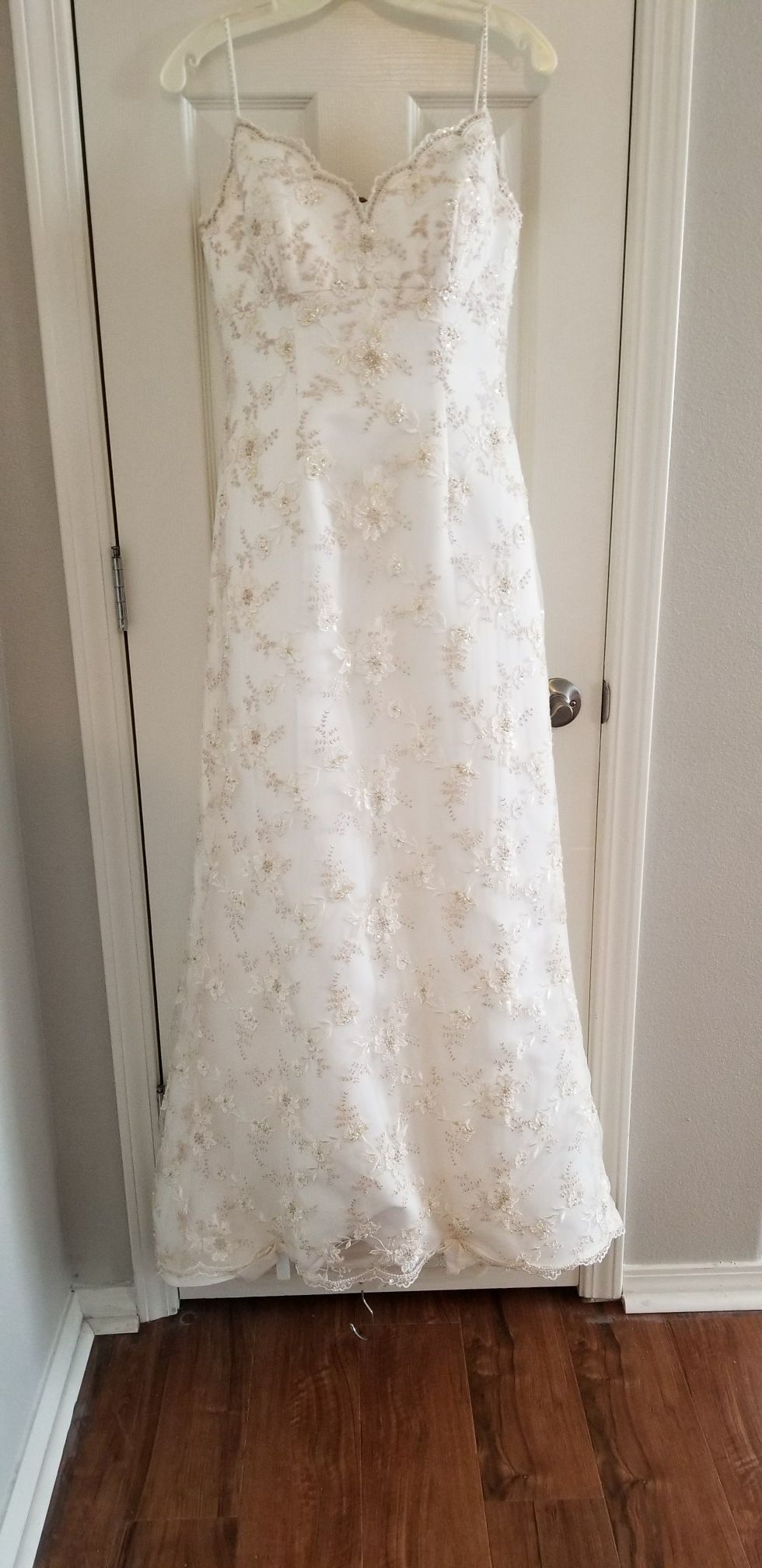 Gorgeous Hand Embroidered Oleg Cassini Wedding Dress Sz 8