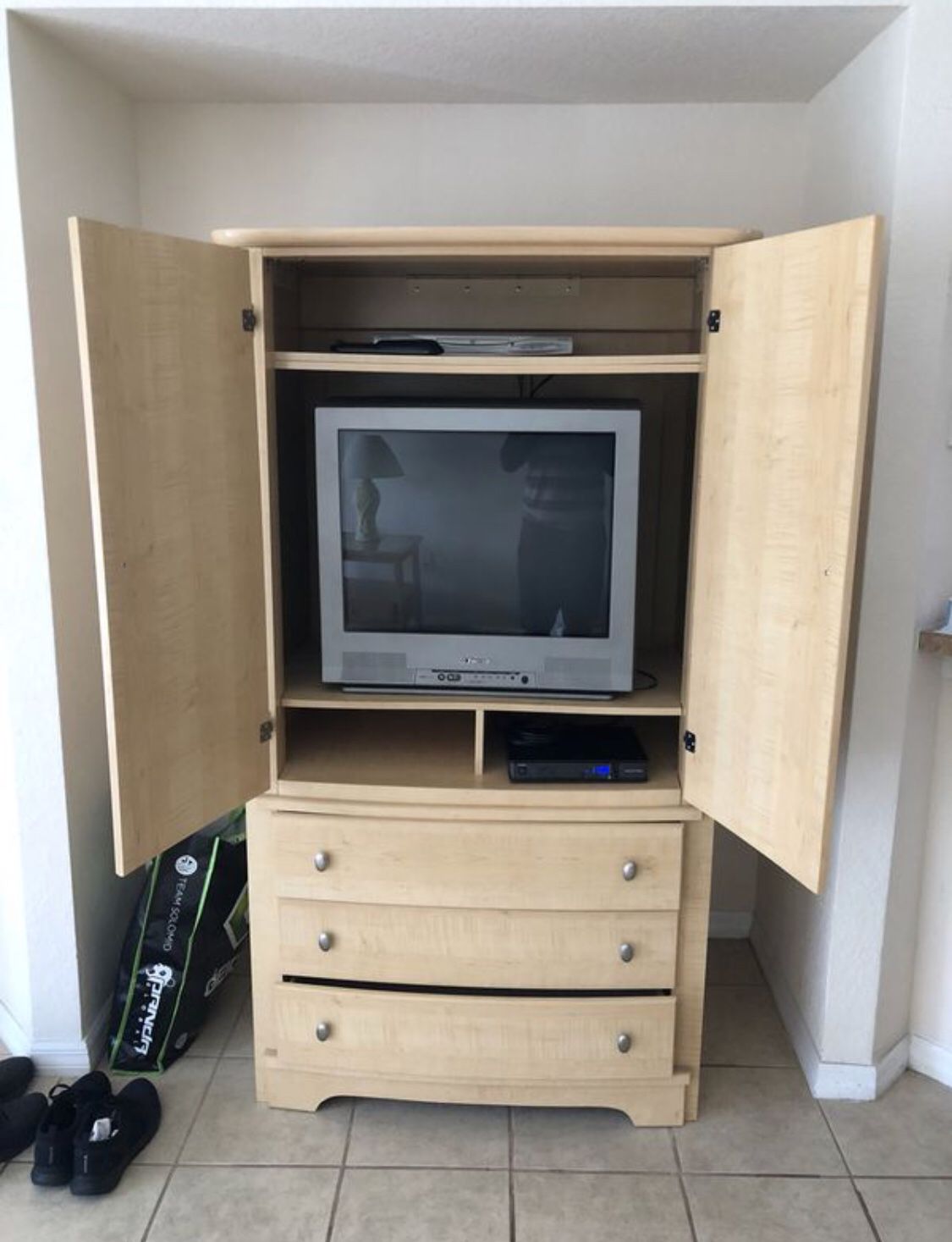Comes with tv and dvd player