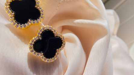 Black clove earrings