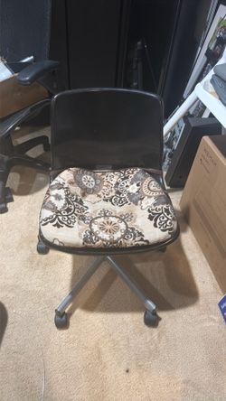 Office chair with wheels  for free