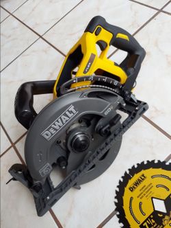 New Dewalt FLEXVOLT Worm Style Circular Saw 7.25in 60V  - Tool Only.