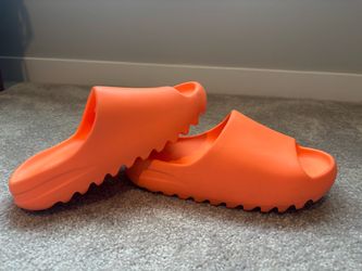 Men’s orange Yeezy slides!