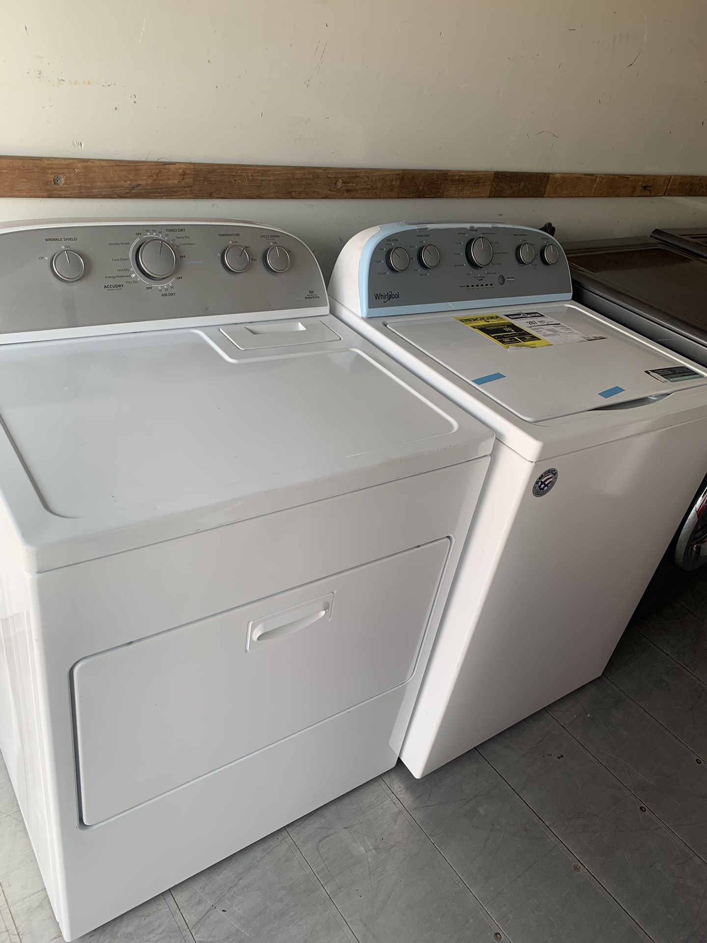 Whirlpool washer, brand new, scratch, and dent/very nice electric dryer whirlpool