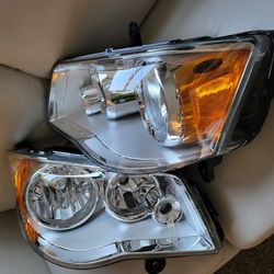 Compatible with 2011 2012 2013 2014 2015 2016 2018 Dodge Grand Caravan ，08-16 Chrysler Town & Country Headlights Chrome Housing Amber Reflector Driver