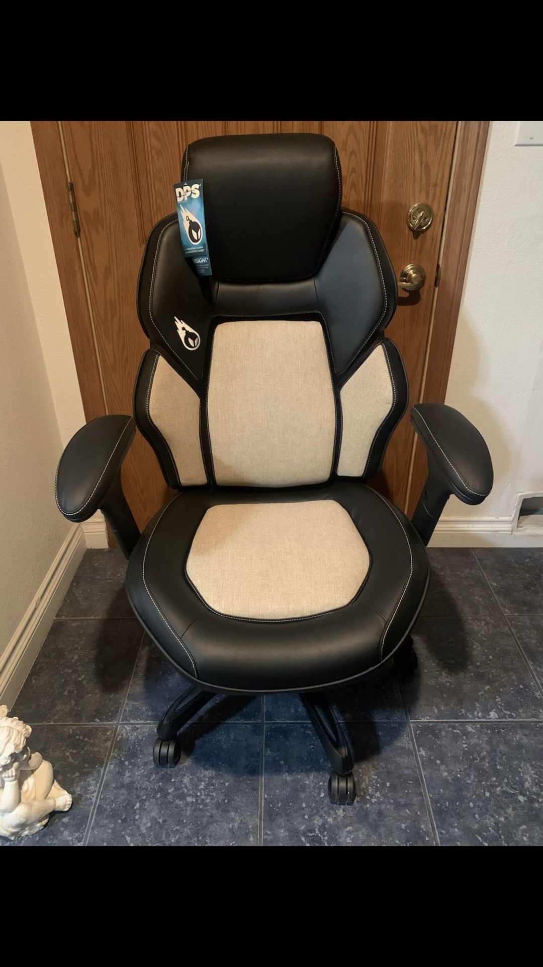 DPS 3D Insight Gaming Chair with Adjustable Headrest