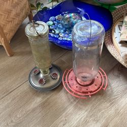 2 HUMMINGBIRD FEEDERS