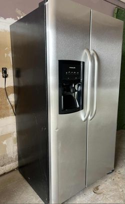 FRIGIDAIRE REFRIGERATOR