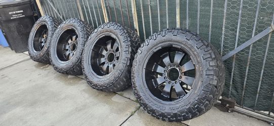 Rims and tire 30x12.50 R20Lt NITO