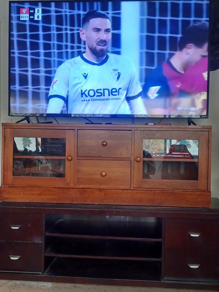 70" VIZIO 4K MONITOR WITH REMOTE AND HDMI PORTS $600 FINAL PRICE