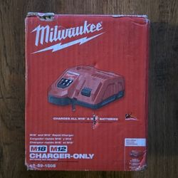 Milwaukee M18/M12 Rapid Charger 