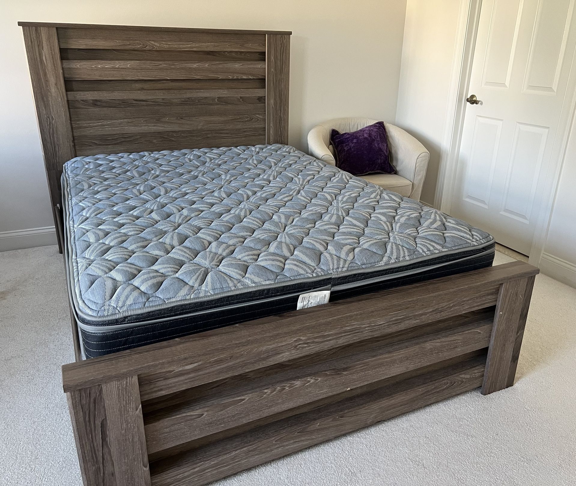 🛏️ Queen Bed Frame + Mattress – Great Condition – $180 (Paoli)