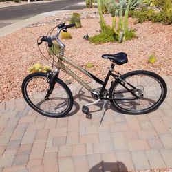 Women s 26 Inch Trek Navigator 300 Comfort bike for Sale in Chandler AZ OfferUp