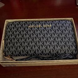 Michael Kors Wristlet Wallet