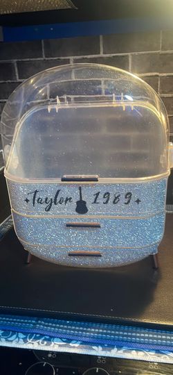 Taylor Swift make up organizer