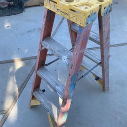 Ladder 4’ Fiberglass 