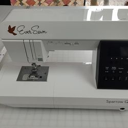 Floor model: EverSewn Sparrow QE Sewing Machine 
