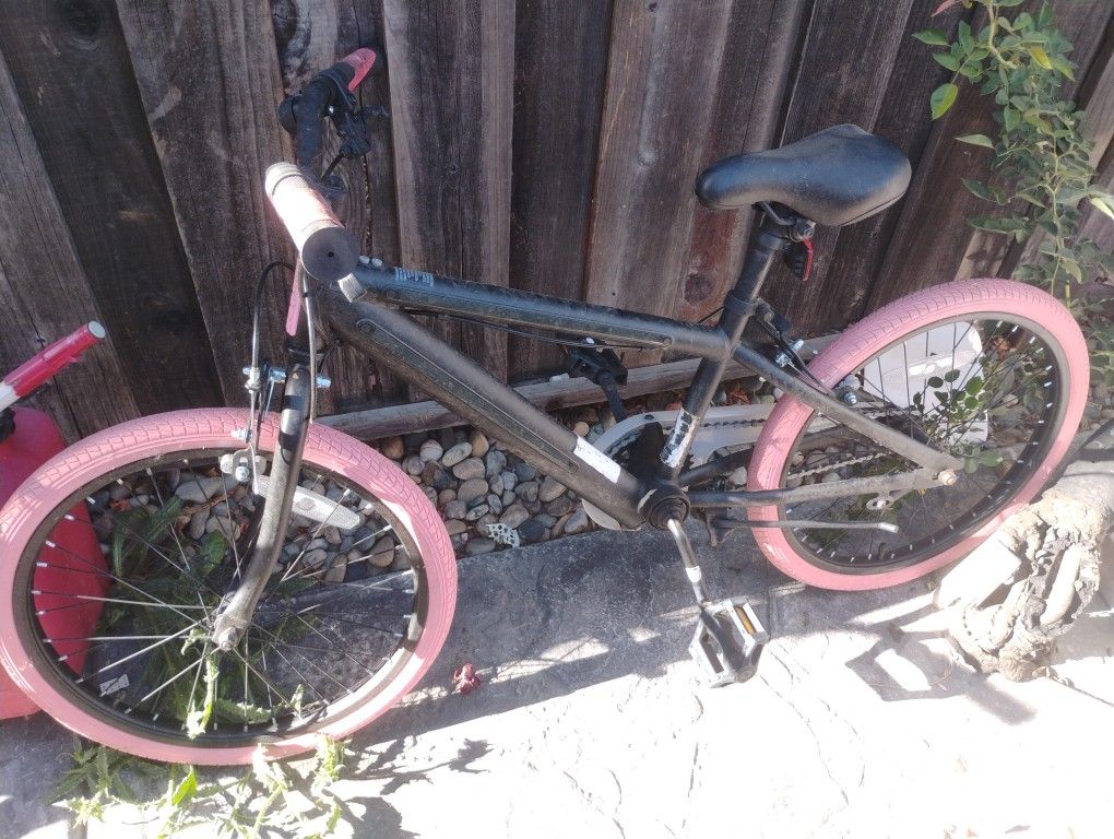 Girls Bike Lights Up 20in