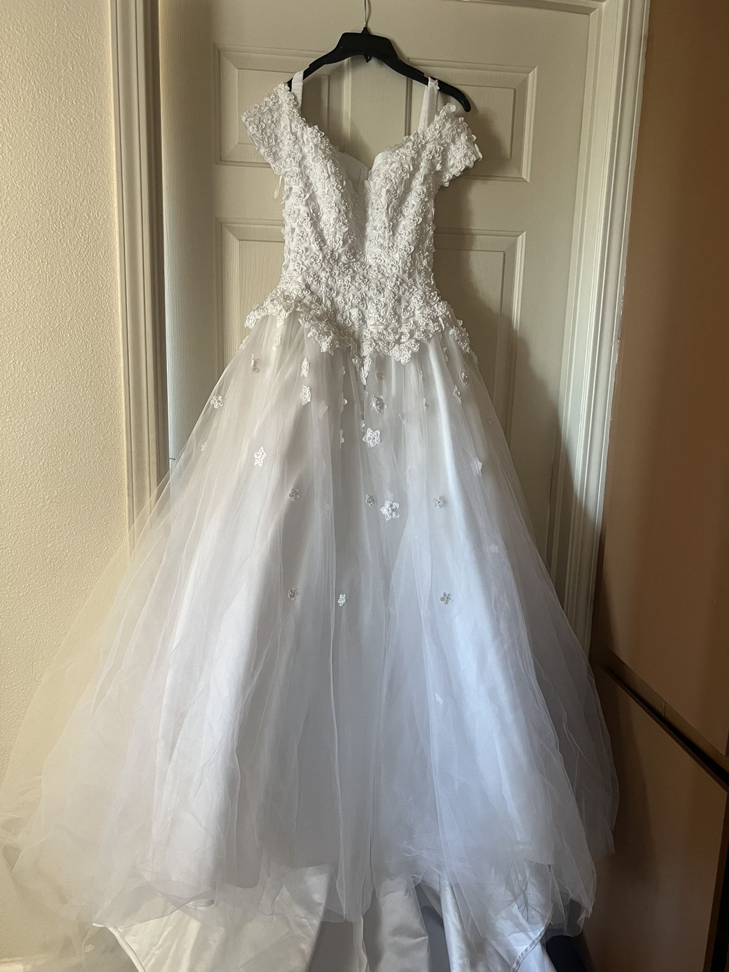 Wedding Dress Worn one time Size 4