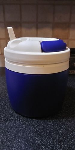 Reduced! Blue Igloo Elite  1 Gallon Cooler With Drinking Spout