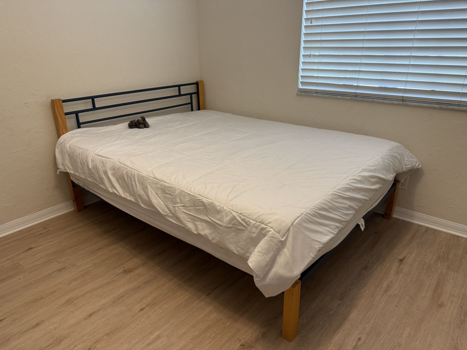 Queen Size bed 