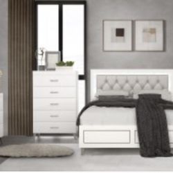 Six piece queen bedroom set