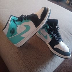Jordan's 1 Mid 