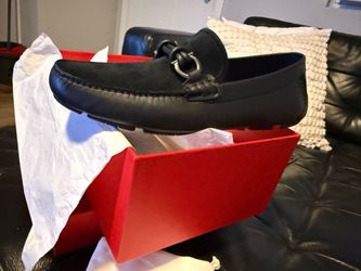 BRAND NEW SIZE 8 FERRAGAMO LOAFERS