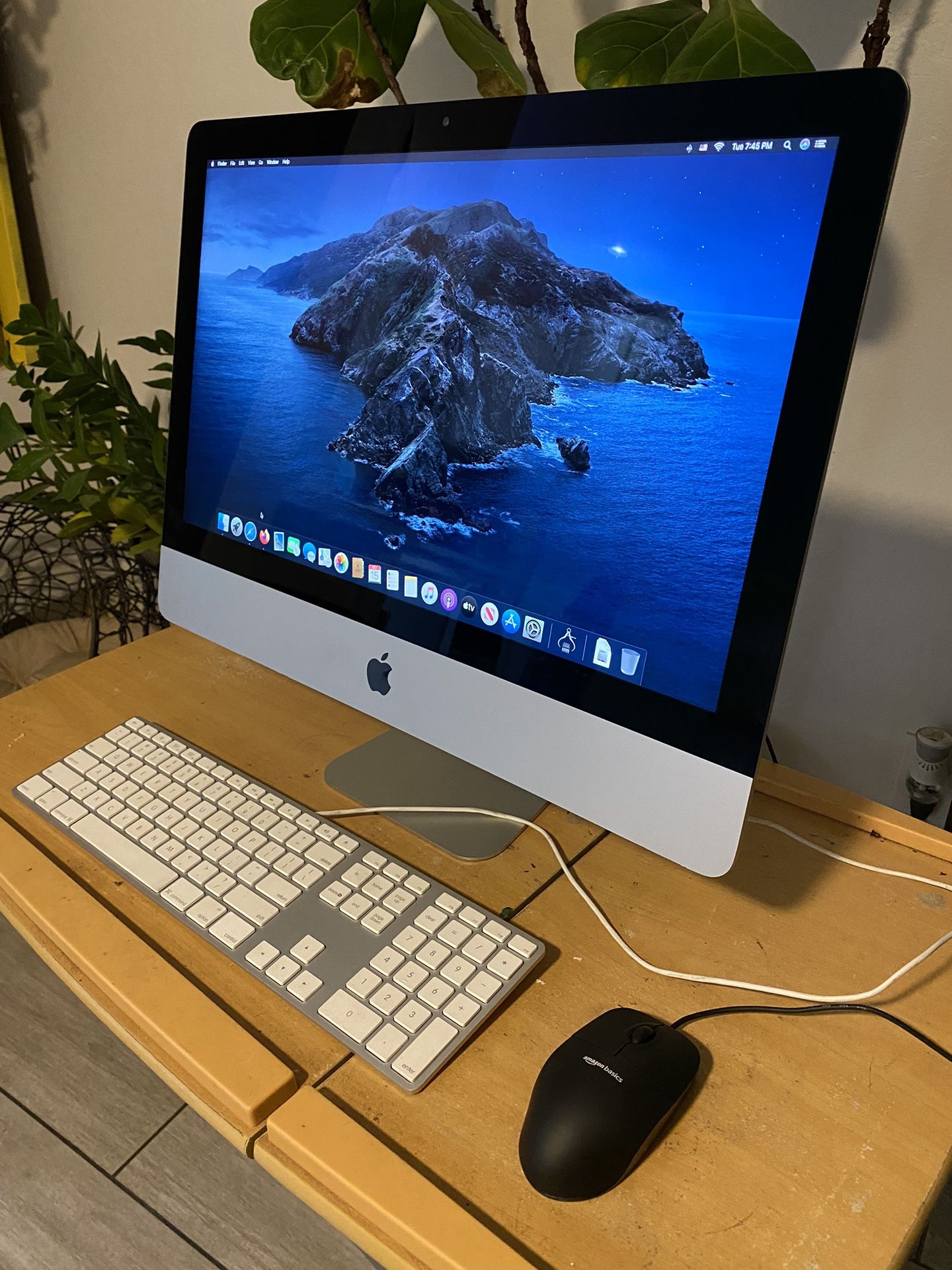 iMac 21.5 inch late 2013 desktop Computer Intel Core i5 2.7Ghz 8GB 