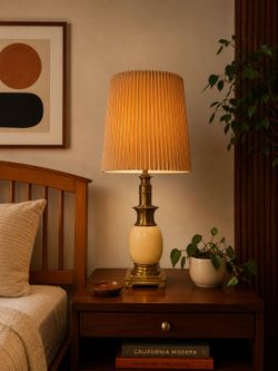 Vintage americana lamp
