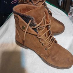 Pair Of ROCK & CANDY brown Hiking BOOTS size 7 