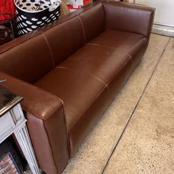 Smaller Brown Leather Couch•shoot Offers•