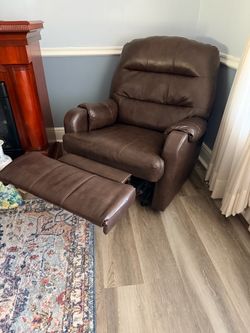 Brown Leather Recliner Chair - Excellent Condition