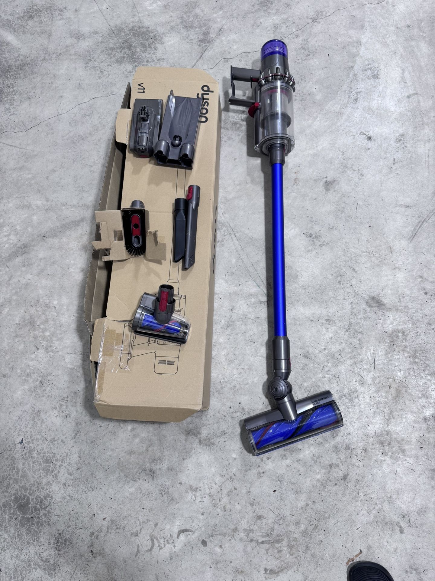 Dyson vaccum cleaner along with attachments