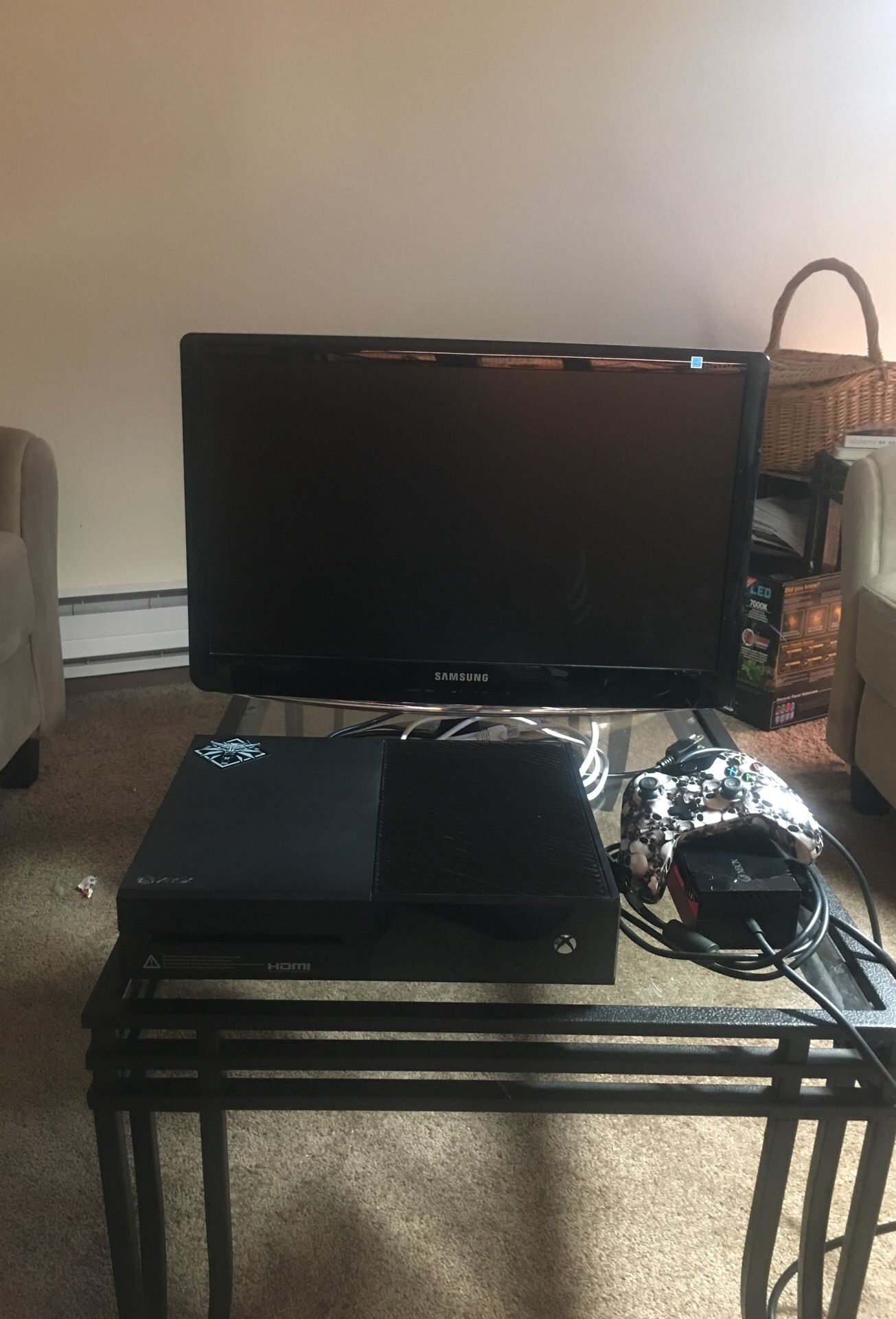 Xbox One model 1540-IL 1T gaming package