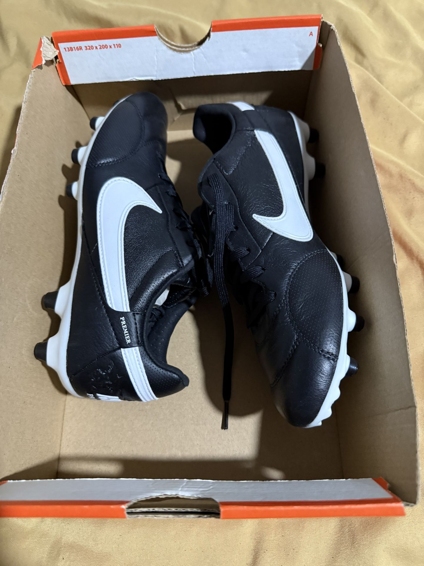 Nike Premier Size 7 $ 70