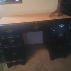 Black Desk