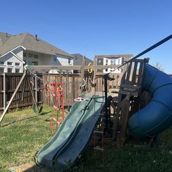 FREE PLAYSET - Removal Required