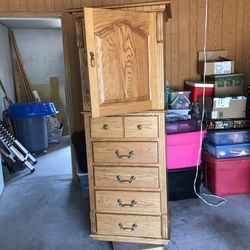 Oak Swivel Chest With Mirror