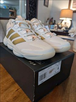 NEW Adidas Court Stabil Indoor Court Shoes - Women's Size 9 Retails for $120