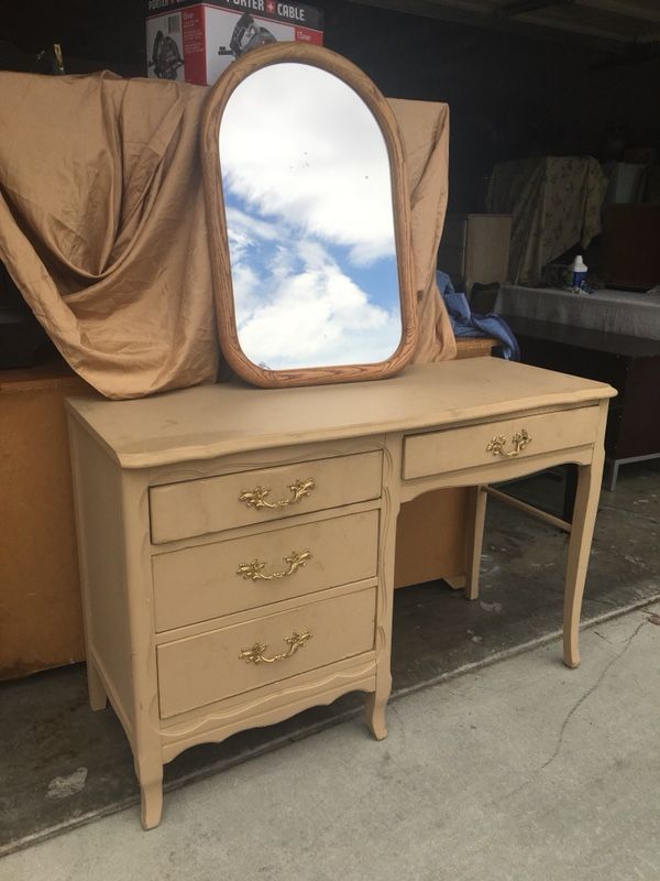 Vintage Vanity Desk With Mirror Furniture In Victorville Ca Offerup